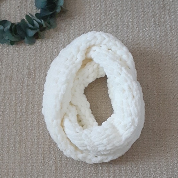 Handmade Infinity Scarf - Picture 1 of 2